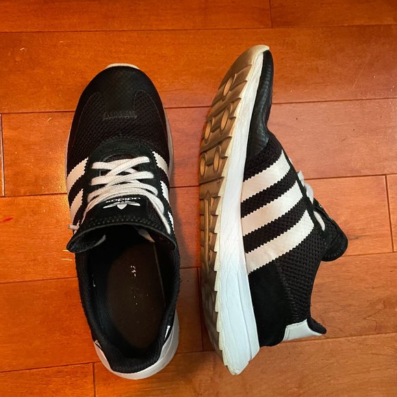 towelie adidas size 9